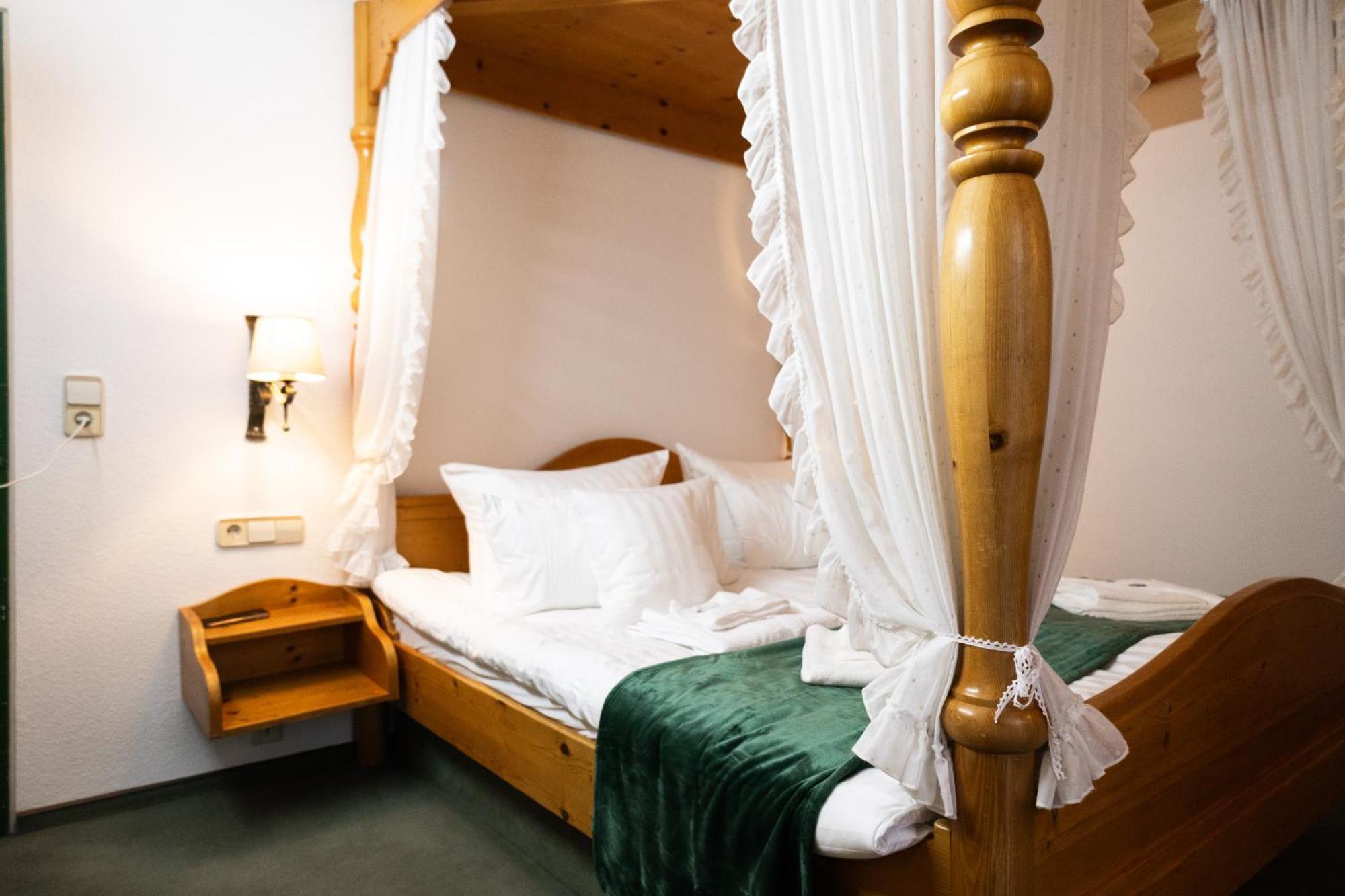 Zum See, Hotel *